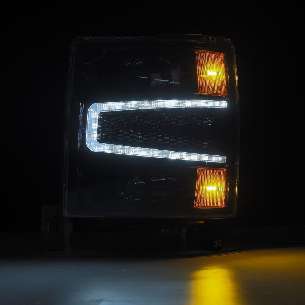 Комплект передних Led фар Chevrolet Silverado 1500 14-15 LUXX-Series AlphaRex 880244