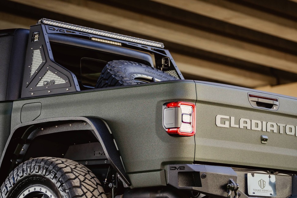 Дуга в кузов Jeep Gladiator JT 20-25 DV8 Offroad RRGL-01
