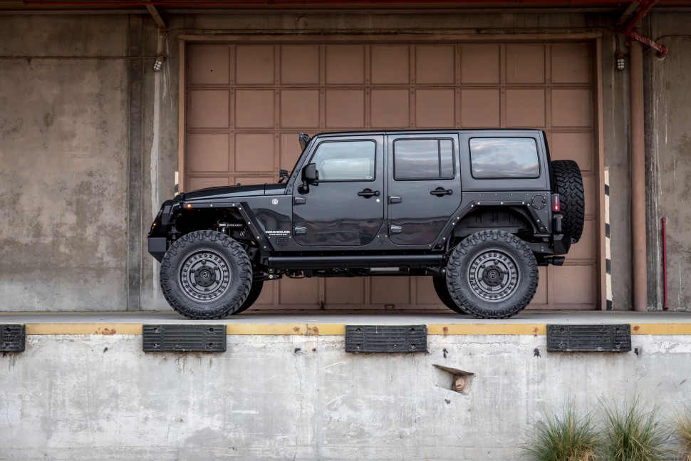 Black Rhino 2095ARY068165D22 Armory Wheel Desert Sand 20x9.5 +6