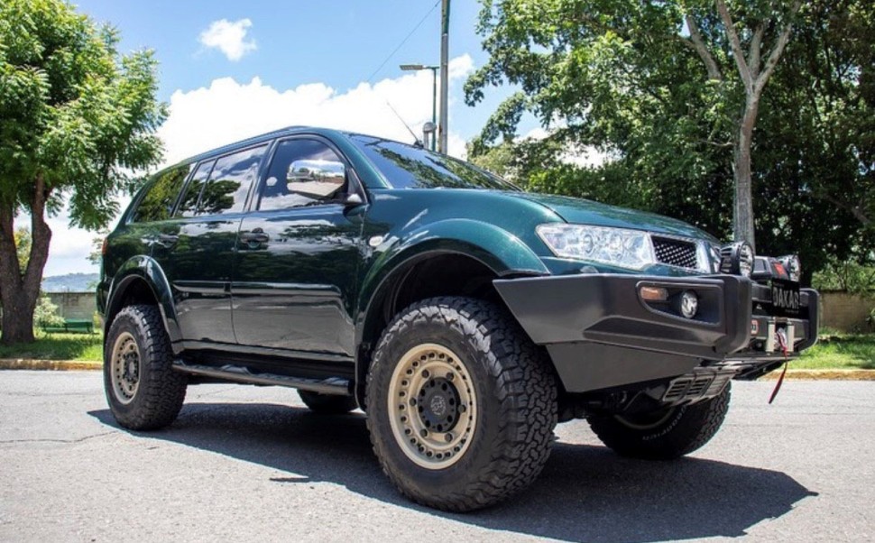 Black Rhino 2095ARY068165D22 Armory Wheel Desert Sand 20x9.5 +6