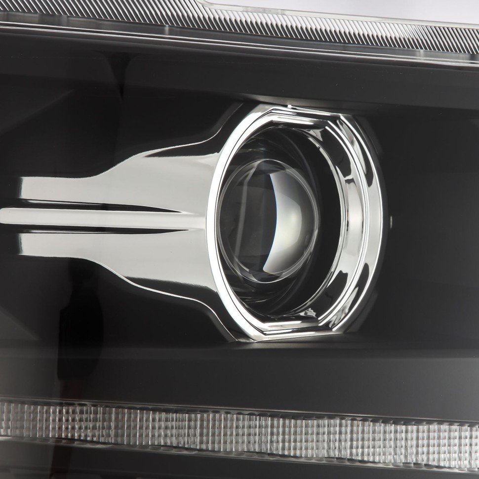 Комплект передних галогеновых фар Chevrolet Silverado 1500 14-15 PRO-Series AlphaRex 880245
