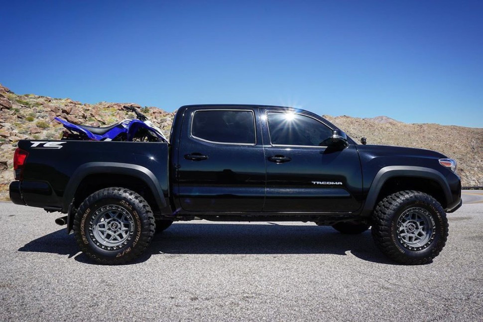 Колісний диск Black Rhino Kelso Matte Black W/Blk Bolts 17x9 ET-12 1790KLS-26140M12