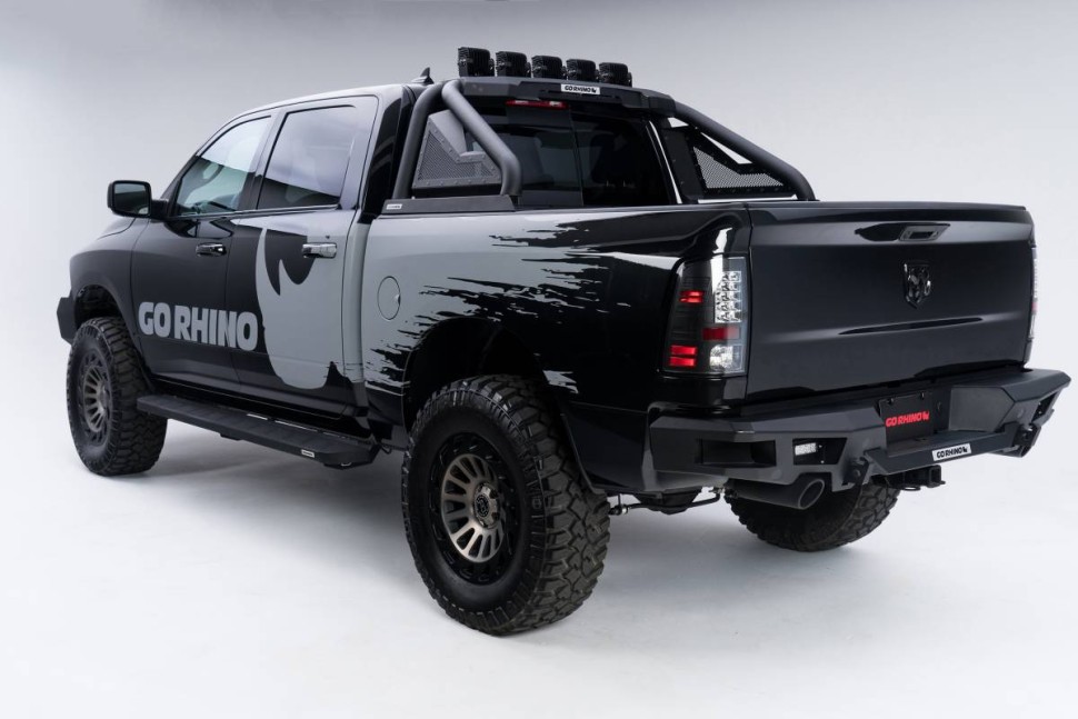 Подножки Dodge Ram 1500/2500/3500 09-22 Crew Cab RB10 Go Rhino 63410687PC