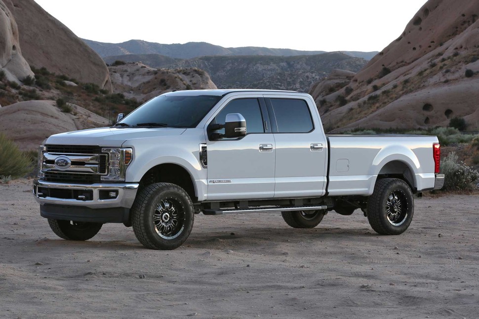 Базовий ліфт-комплект підвіски Ford F-250/F-350 17-26 Lift 2.5" Fabtech K2333M