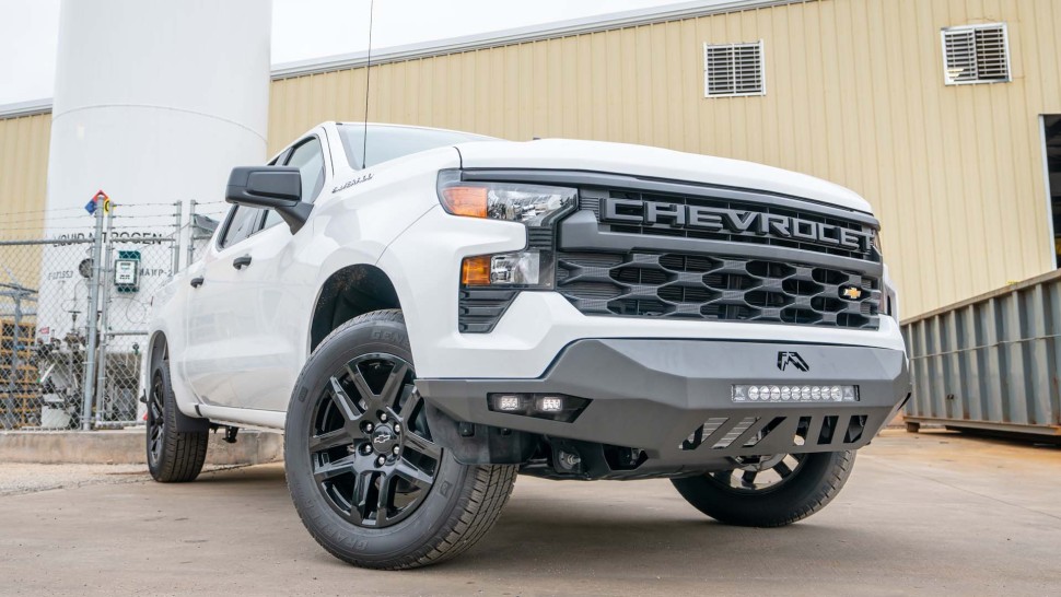 Передний бампер Chevrolet Silverado 1500 22-26 Vengeance Fab Fours CS22-D5661-1