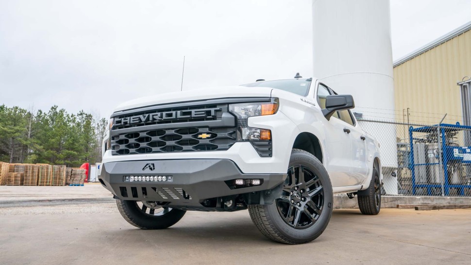 Передний бампер Chevrolet Silverado 1500 22-26 Vengeance Fab Fours CS22-D5661-1