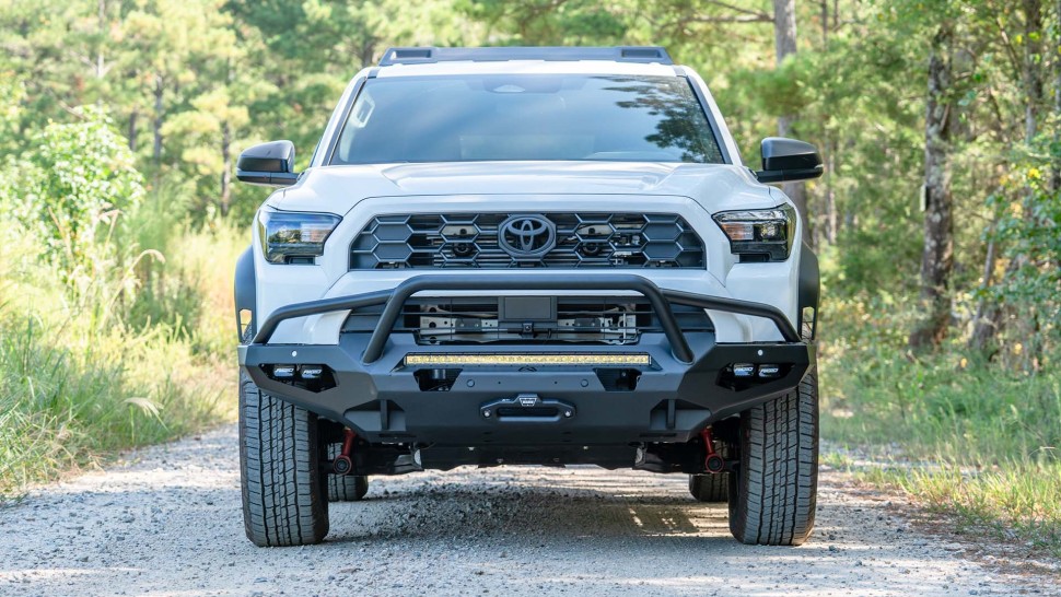 Передній бампер із центральною дугою Toyota 4Runner 25-26 Matrix Fab Fours T425-X6852-1