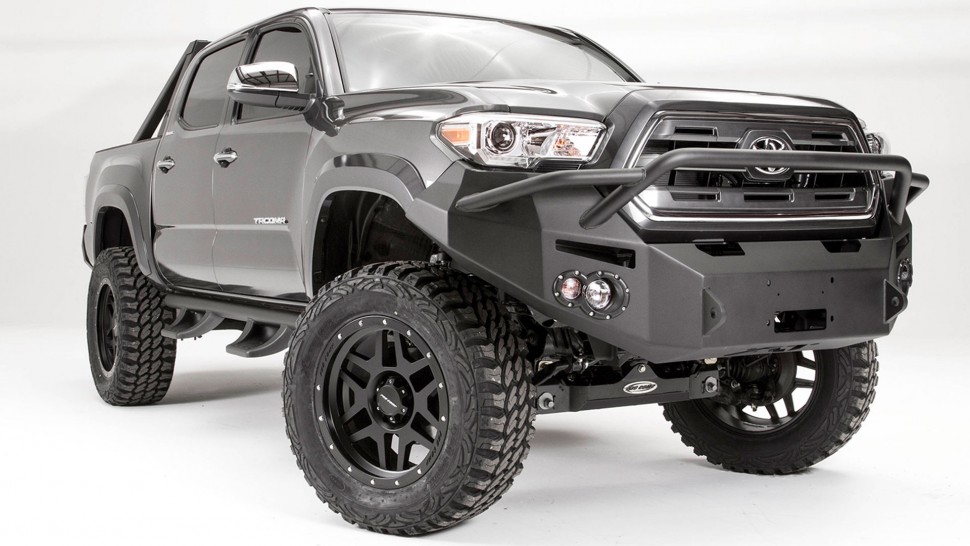 Передній бампер Premium з централізованою дугою Toyota Tacoma 16-22 Fab Fours TT16-B3652-1