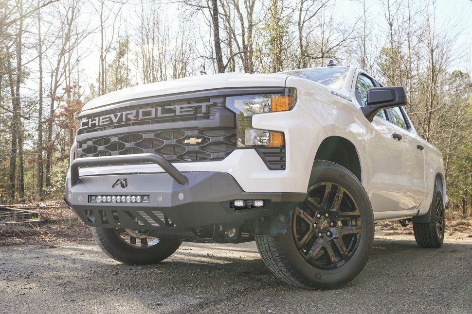Передний бампер с центральной дугой Chevrolet Silverado 1500 22-26 Vengeance Fab Fours CS22-D5652-1