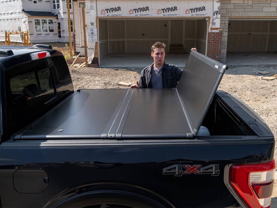 UnderCover TR16019 Triad Hard Folding Tonneau Cover Chevrolet Silverado/GMC Sierra 1500/2500/3500 00-19 6'6"