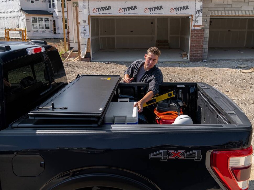 UnderCover TR16019 Triad Hard Folding Tonneau Cover Chevrolet Silverado/GMC Sierra 1500/2500/3500 00-19 6'6"