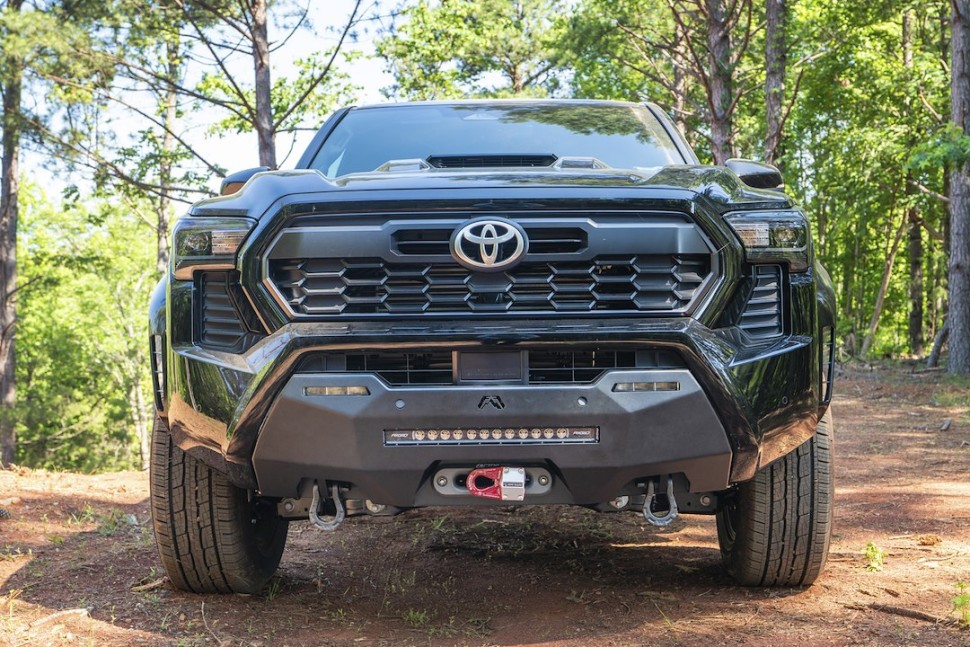 Крепление для лебёдки Toyota Tacoma 24-26 Fab Fours TT24-N6351-1