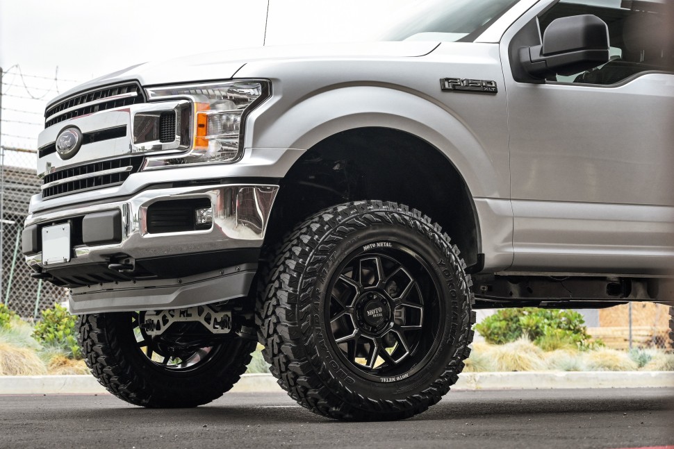 Колесный диск Moto Metal Banshee Gloss Black Milled 20x10 ET-18 MO80321063318N