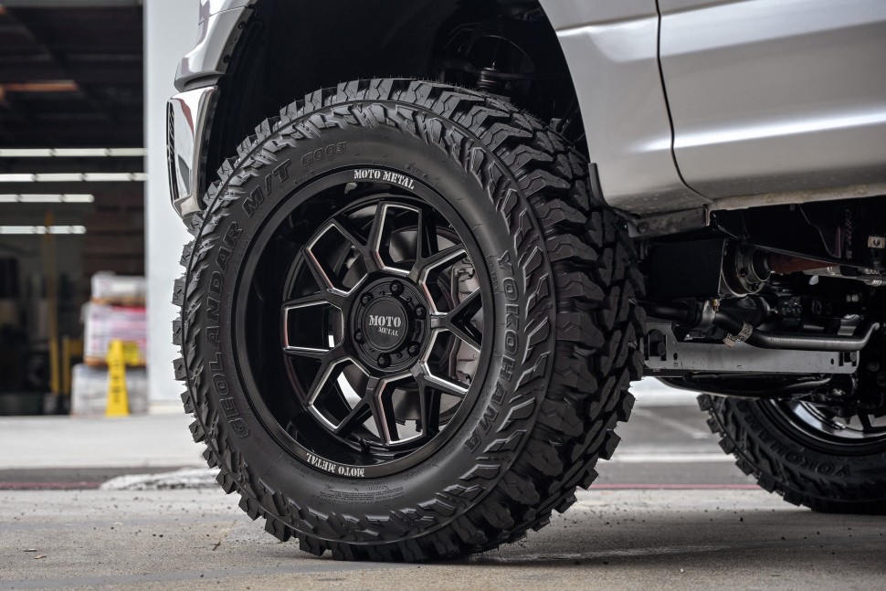 Колесный диск Moto Metal Banshee Gloss Black Milled 20x10 ET-18 MO80321068318N